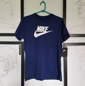 🚢 NIKE Tee